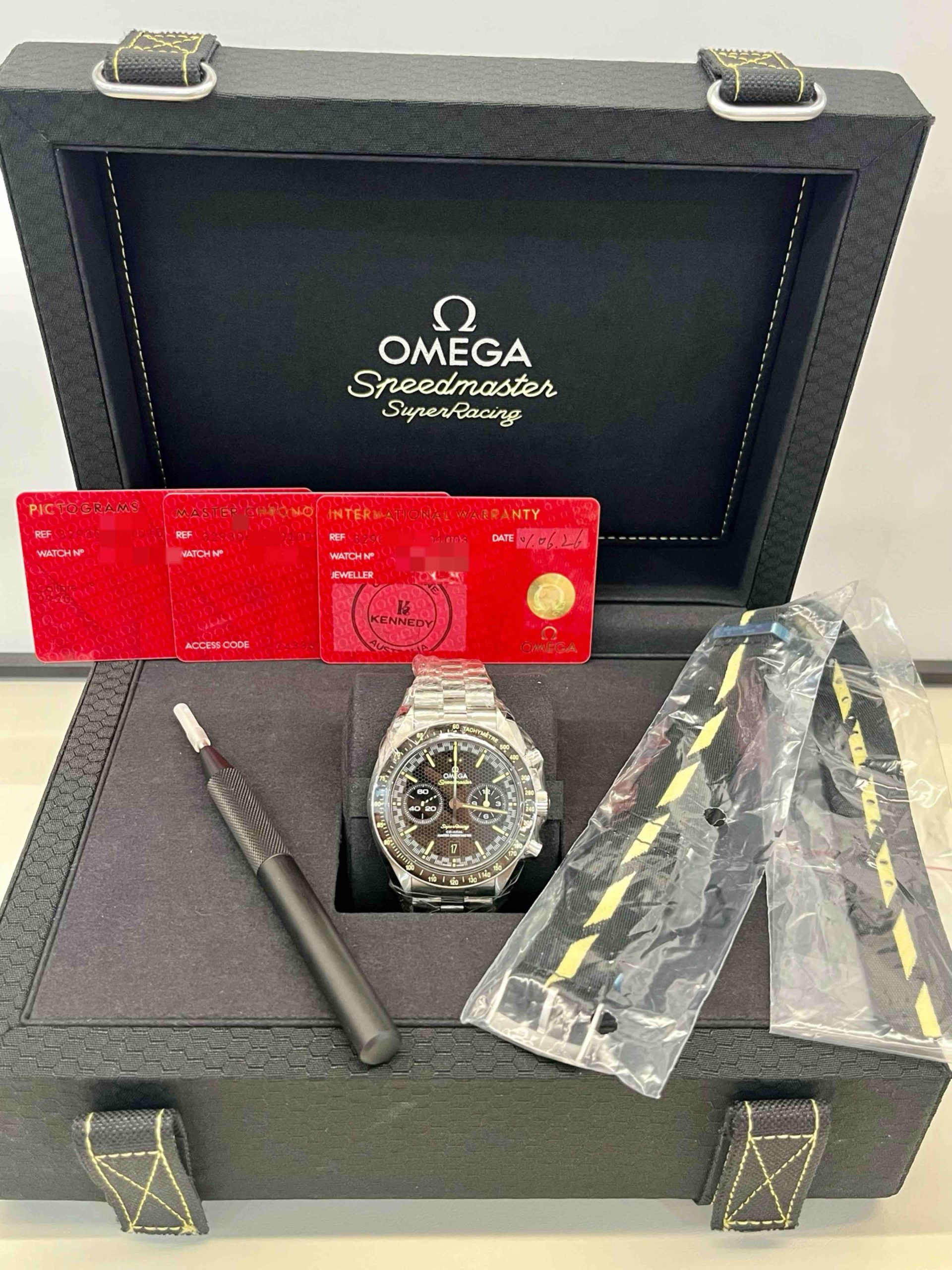 Omega Speedmaster 329.30.44.51.01.003 63000