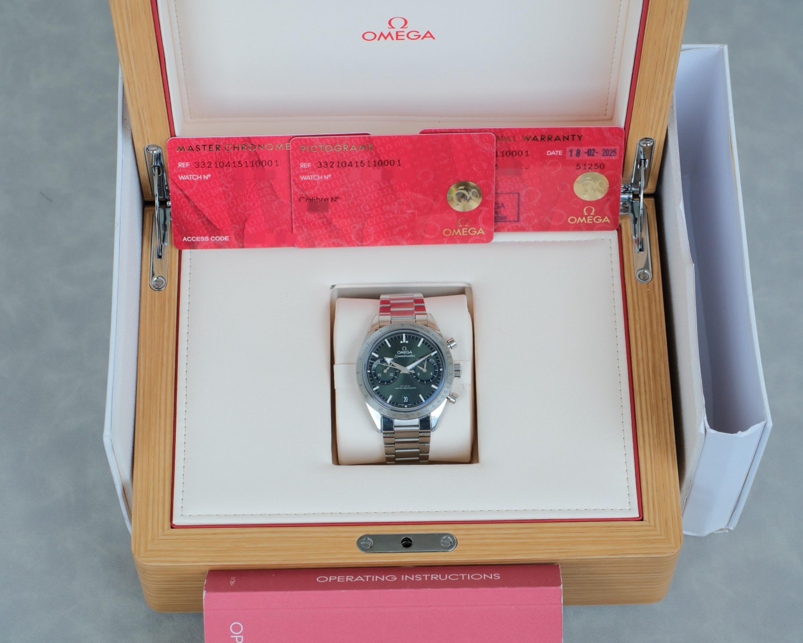 Omega Speedmaster 332.10.41.51.10.001
