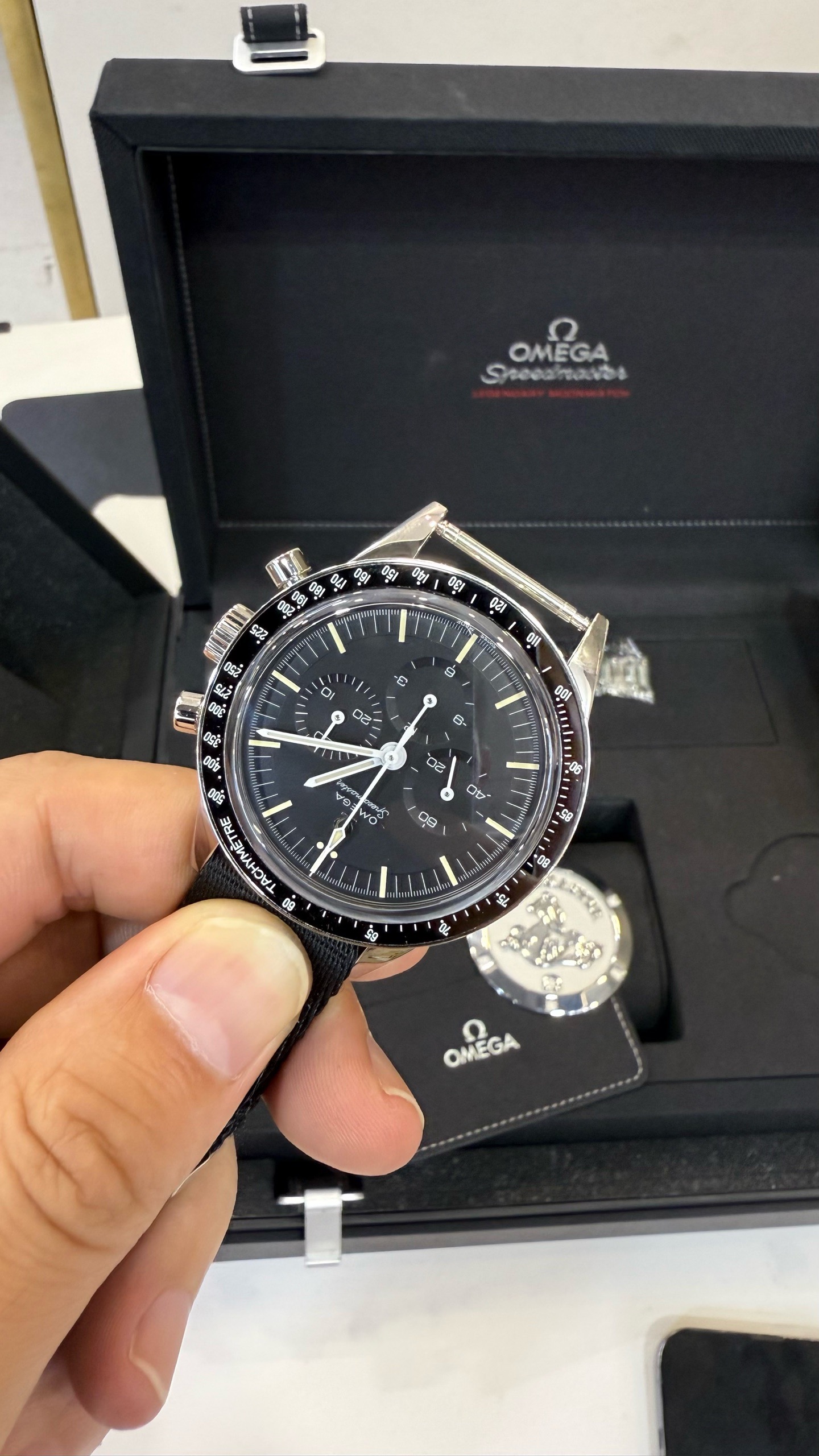 Omega Speedmaster 311.30.40.30.01.001 - Image 2