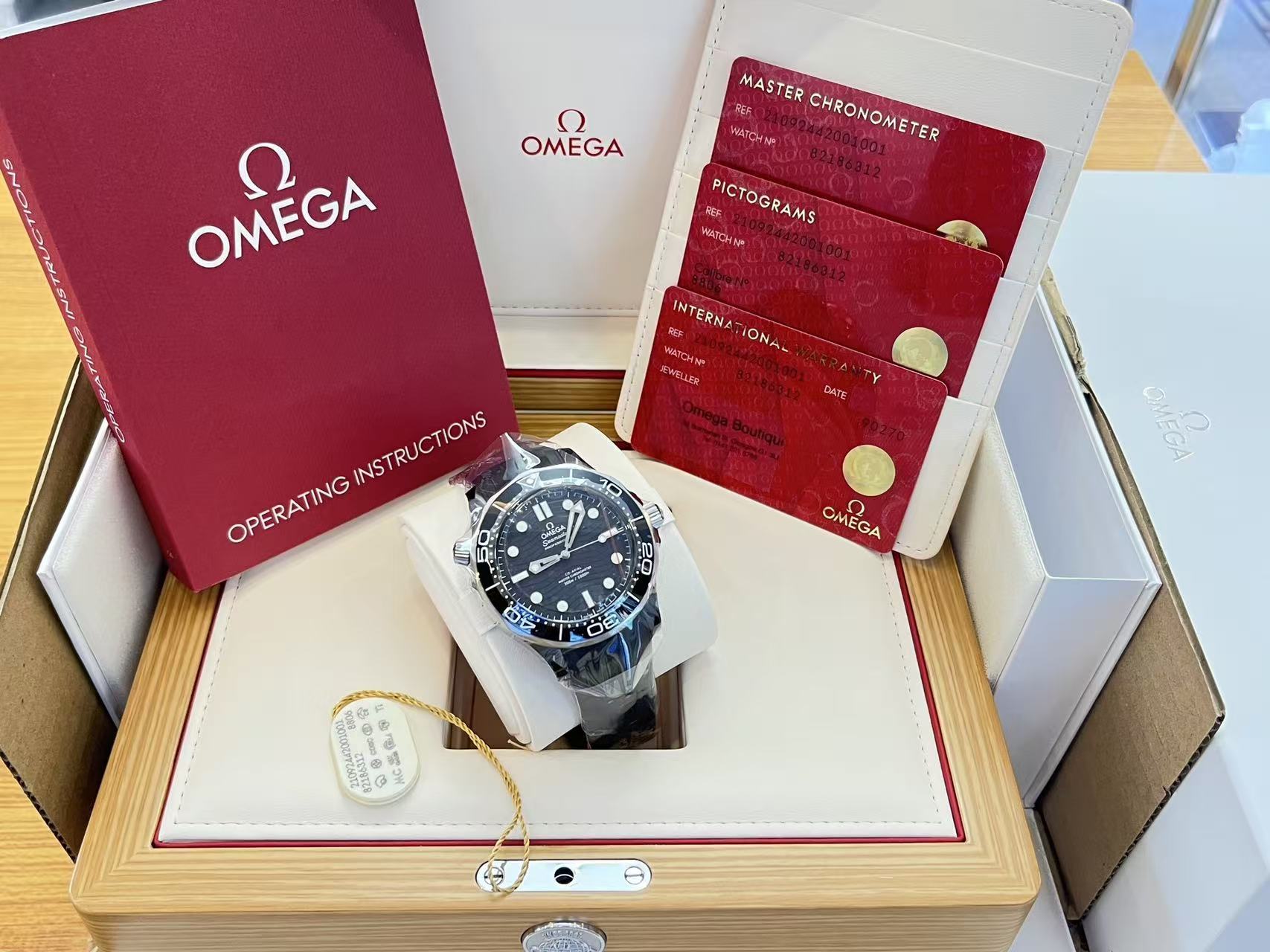 Omega 210.92.44.20.01.001