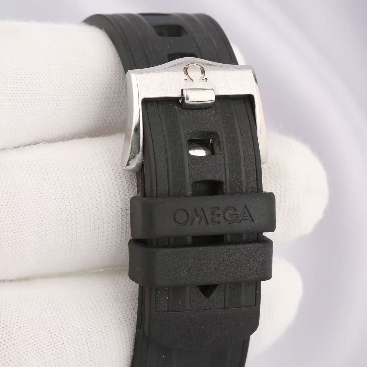 Omega 210.32.42.20.01.002 - Image 4