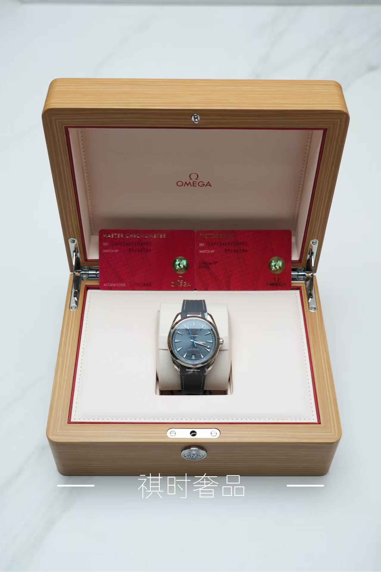 Omega 220.12.41.21.03.002