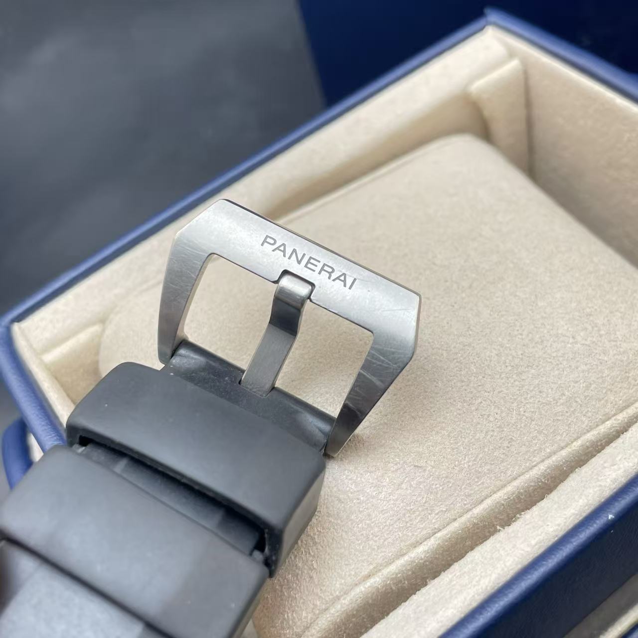Panerai PAM02305 - Image 8